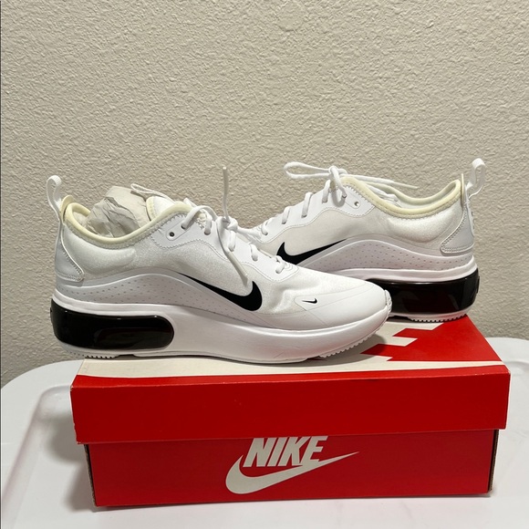 Nike Shoes - Women’s NEW Nike Air Max DIA White and Black Shoes Size 6